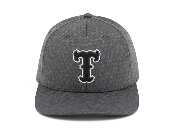 Flat-brimmed cap