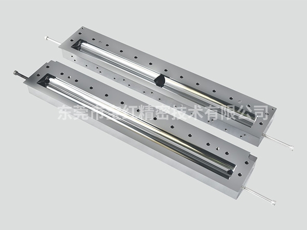 Single layer coating die