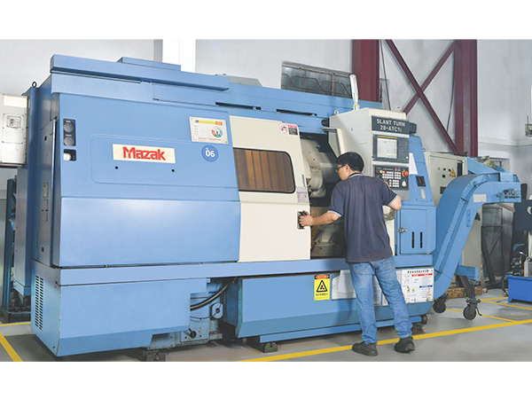 Large CNC lathe