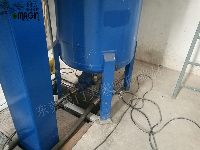 Environmental sandblasting room