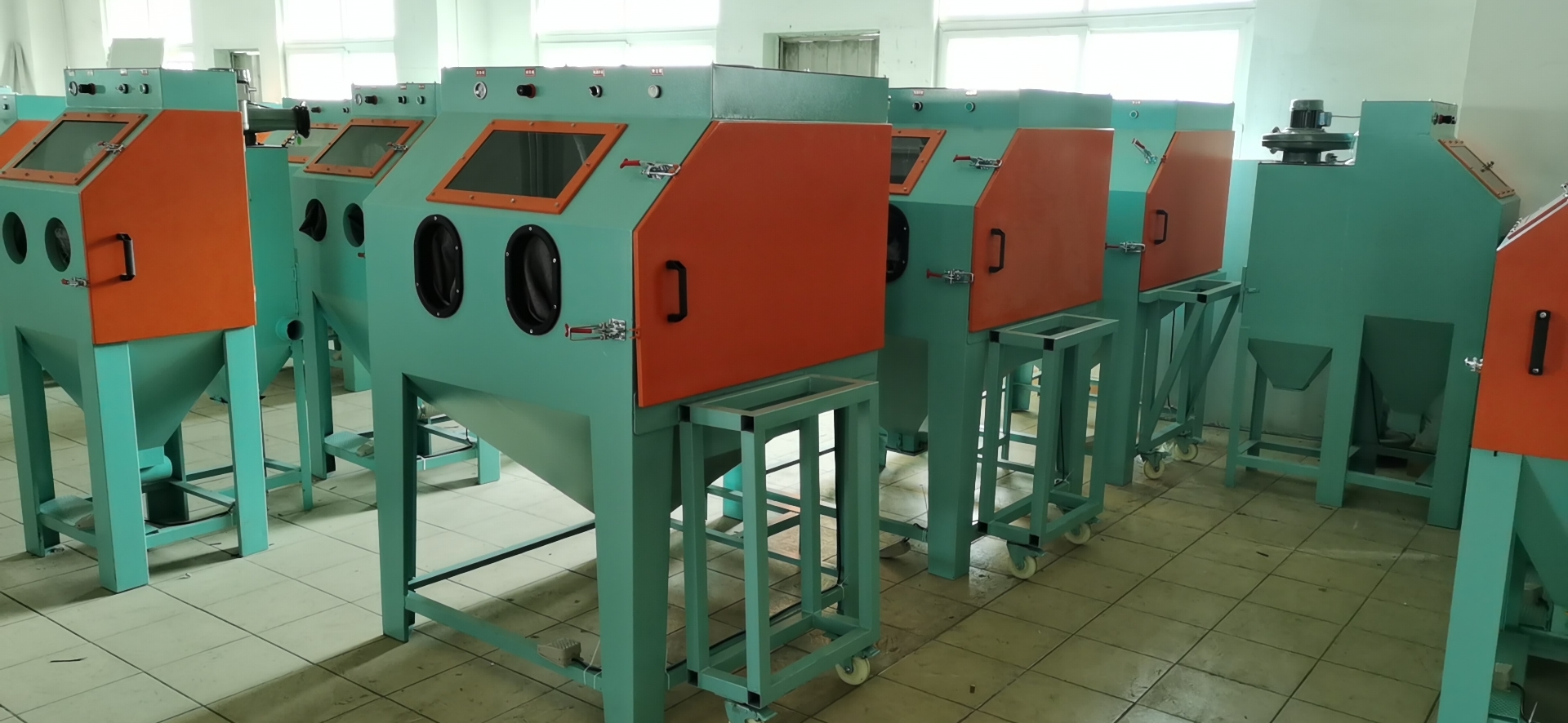 Manual sandblaster van sandblaster hardware Sandblasting Machine Mould Sandblasting Machine