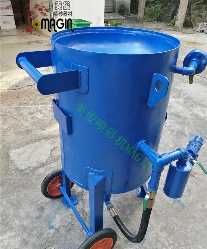Mobile sandblasting machine, rust-removing sandblasting machine, pressure sandblasting machine, open sandblasting machine