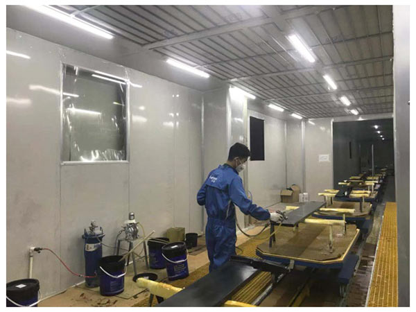 Dust-free spray painting room