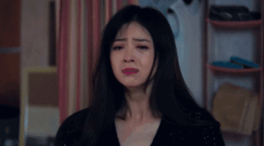 美女崩溃大哭