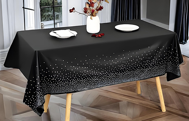 PE-Disposable-Tablecloths-Become-a-Must-Have-for-Home-Gatherings-&-Banquets